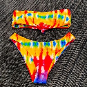Strapless tie dye bikini
